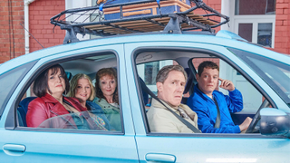 Nessa (RUTH JONES), Stacey (JOANNA PAGE), Gwen (MELANIE WALTERS), Bryn (ROB BRYDON), Gavin (MATHEW HORNE) squeezed into a car for Gavin and Stacey: The Finale