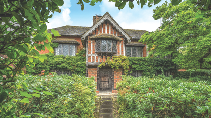 Grade II house in Surrey.