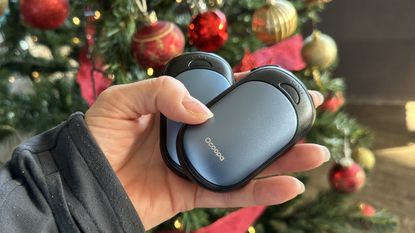 These rechargeable handwarmers make the perfect present for anyone sick of throwing away disposable ones every round