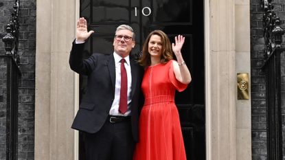 Keir Starmer and wife Victoria greet supporters as they enter 10 Downing Street 