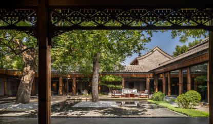 Mandarin Oriental Qianmen hotel&#039;s lobby courtyard