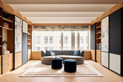 a living space in an apartment with barrel ceiling in rows