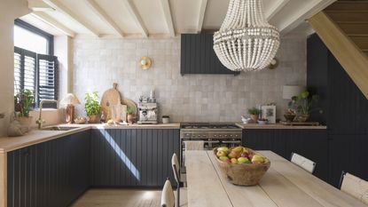 Navy panelled kitchen cabinets 