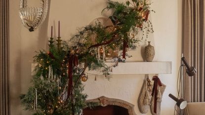 Christmas mantelpiece garland