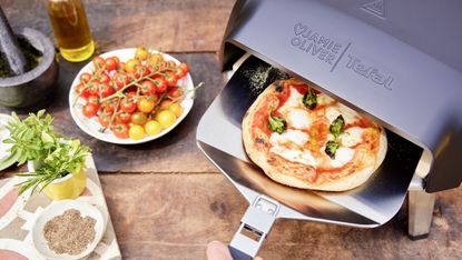 Jamie Oliver by Tefal Pizza Oven lifestyle