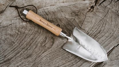 Best eco-friendly garden tools - a Kent and Stowe Capability trowel