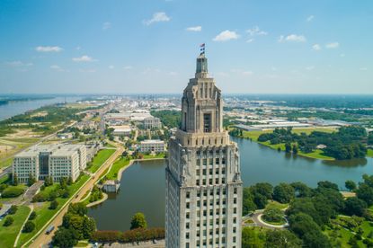 image of the Louisiana capitol building