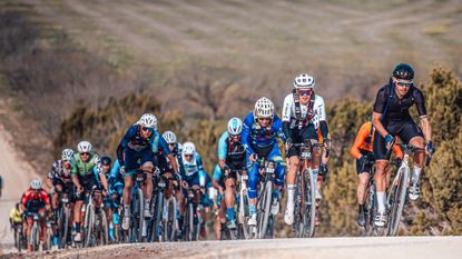 Joe races the Rattlesnake, leading a large pack of riders through hot conditions 