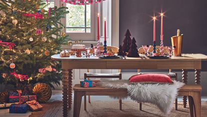 Christmas tablescape ideas with pink candles and tree