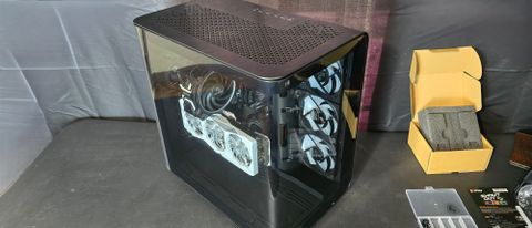 MSI MEG Maestro 700L