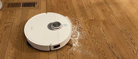 Xiaomi X20 Pro robot vacuum trying to vacuum up flour and cereal