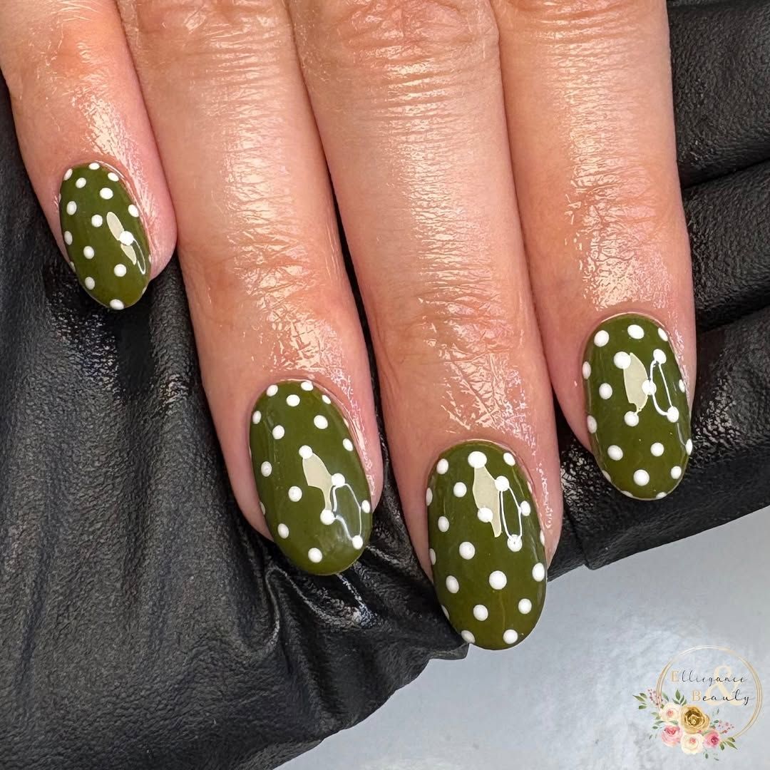 Instagram @ellieganceandbeauty