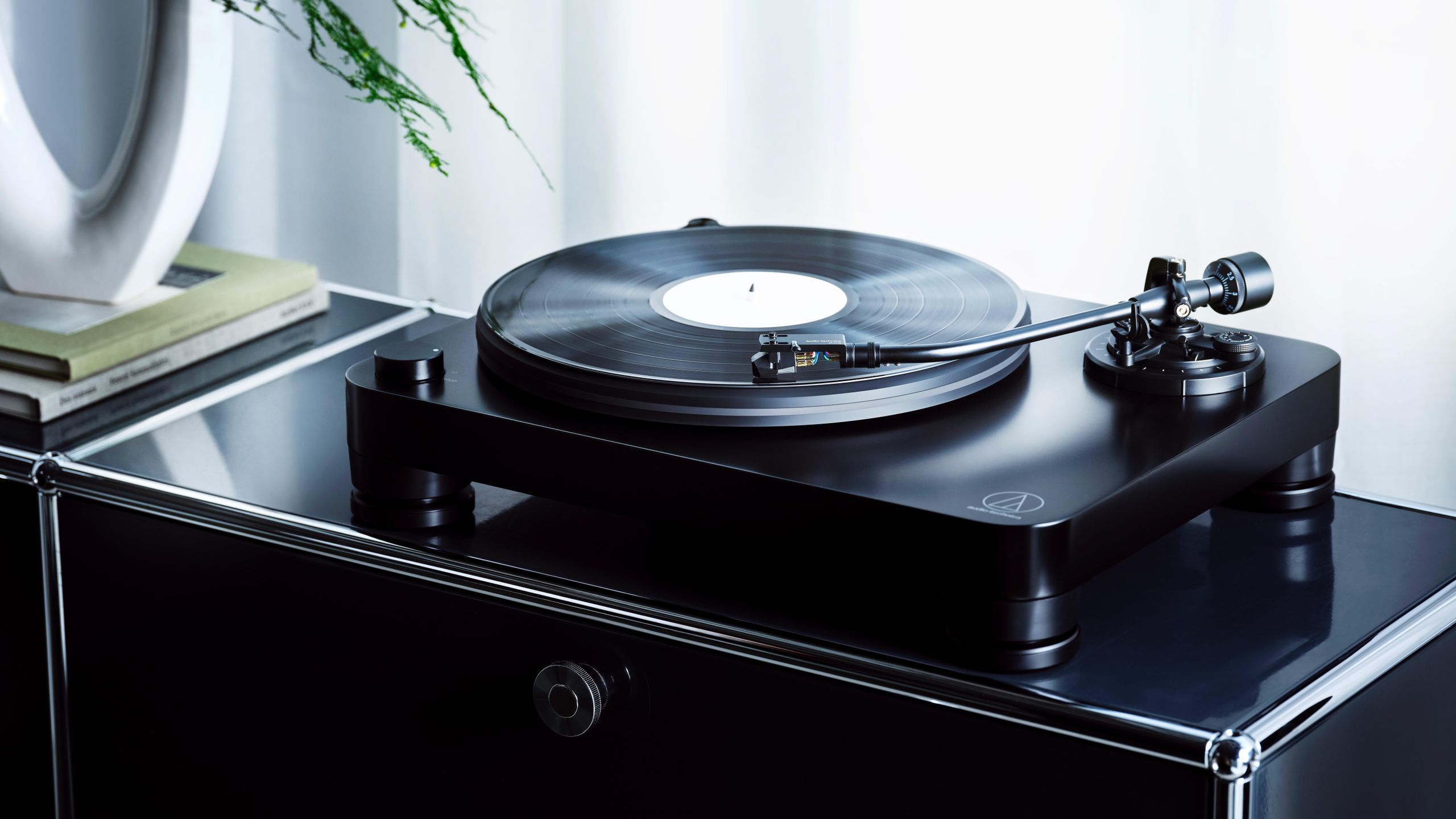 technica AT-LP7 ターンテーブル 一 Audio-Technica AT-LP7 Fully Manual Belt-Drive Turntable | Music & Arts