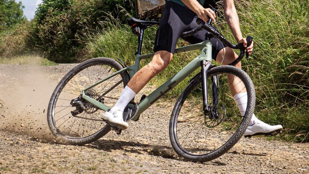 haibike mountainbike elektro Alltrail 4 29 Zoll E-Mountainbike Generalüberholt aus zweiter Hand E-Mountainbike – H&B Exclusive Category:E Bike Trekking_Schwalbe Big Ben  Performance  55 622 variants:vintro_strap_black_blue_vasbb1/vintro_frame_ef_light_peach_hvu03102/vintro_lens_niteviz_yellow_with_blue_mirror_vayl14 29 wheels at the Kindercar – Fahrradanhänger –