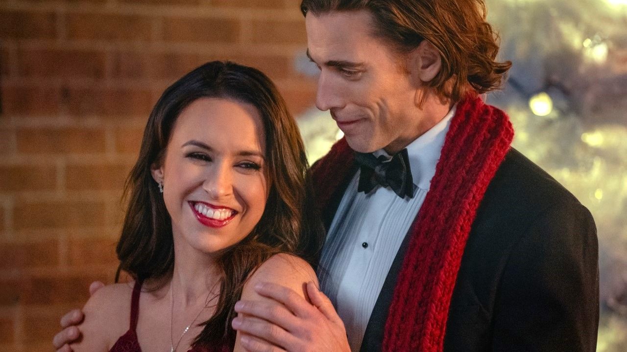 Sex Therapist Thinks Lacey Chaberts Hot Frosty Will Help Boost  Netflix-And-Chilling During Holidays, But I Think A Different Movie Will  Get More Stockings Stuffed | Cinemablend