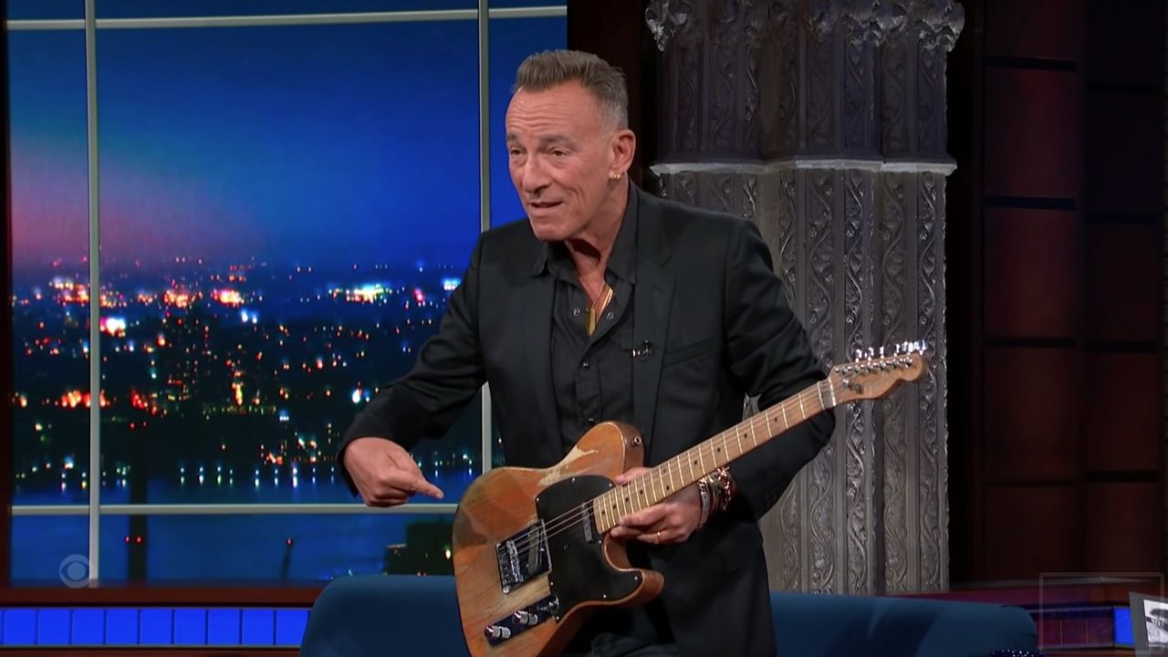Bruce Springsteen on his iconic $180 'Born to Run' Fender Tele/Esquire:  \, image size:1280x720