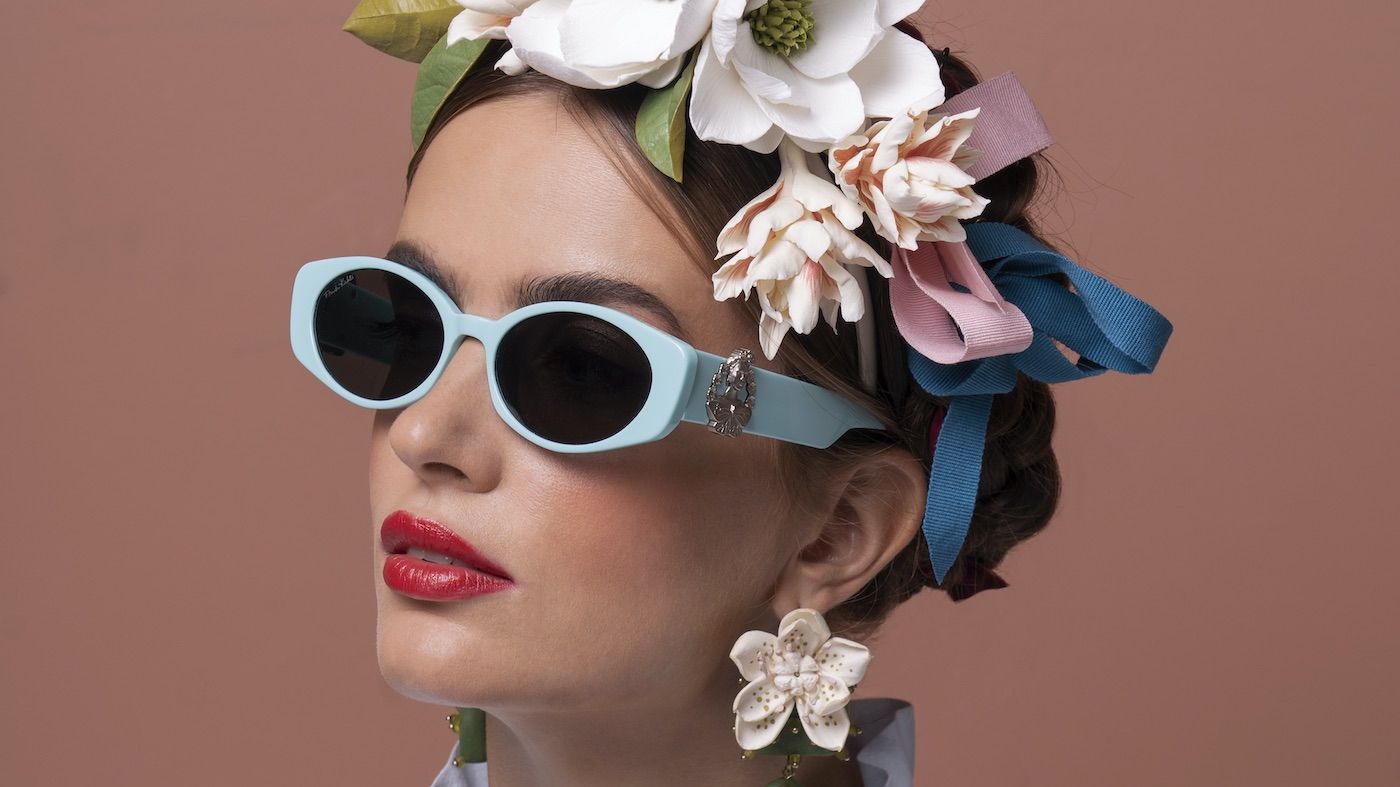 大人女性の For art-led whimsical, a with sunglasses Sake: Art's 小物