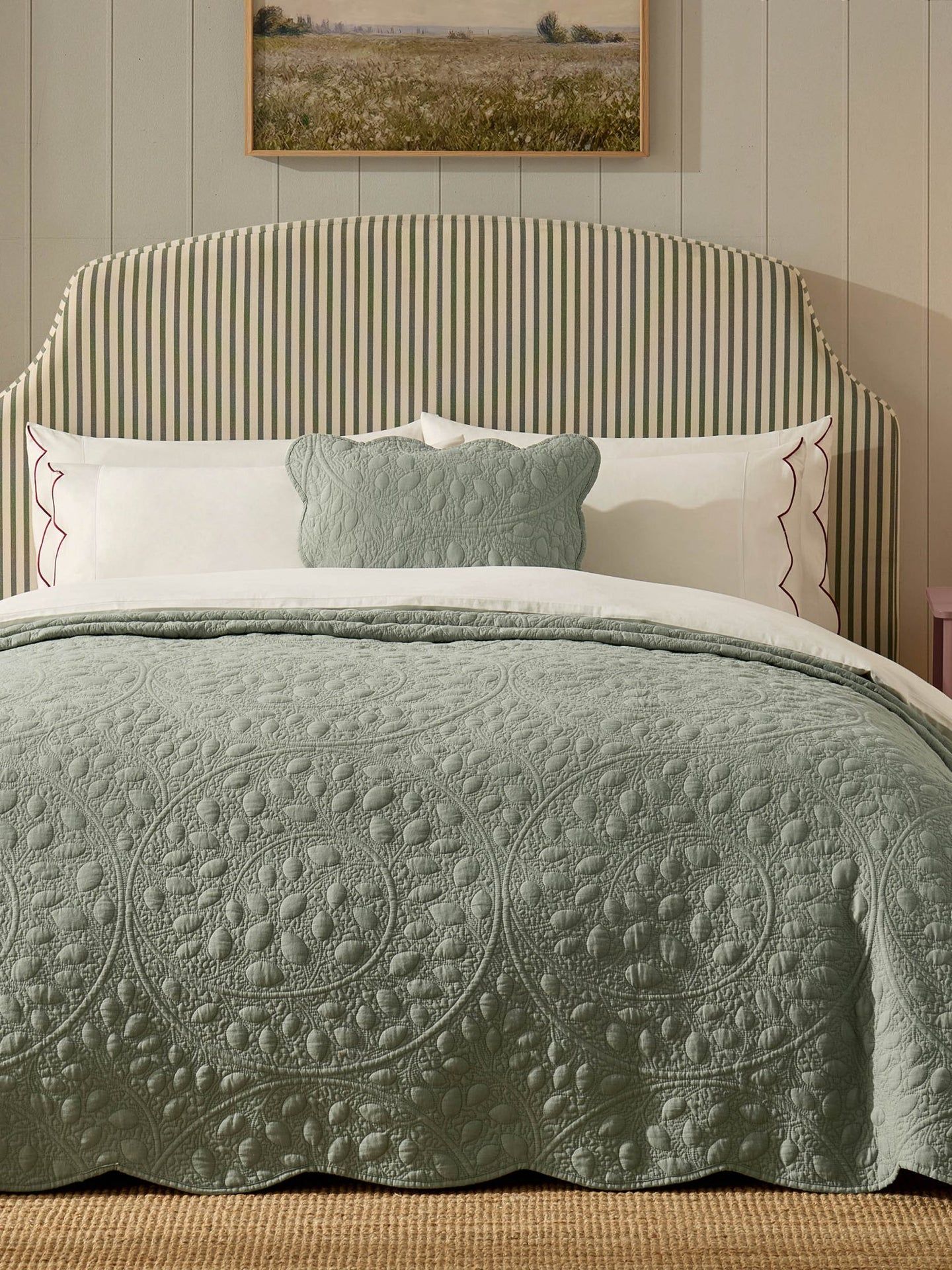 Lucerne Scallop Matelasse Bedspread - Forest Green