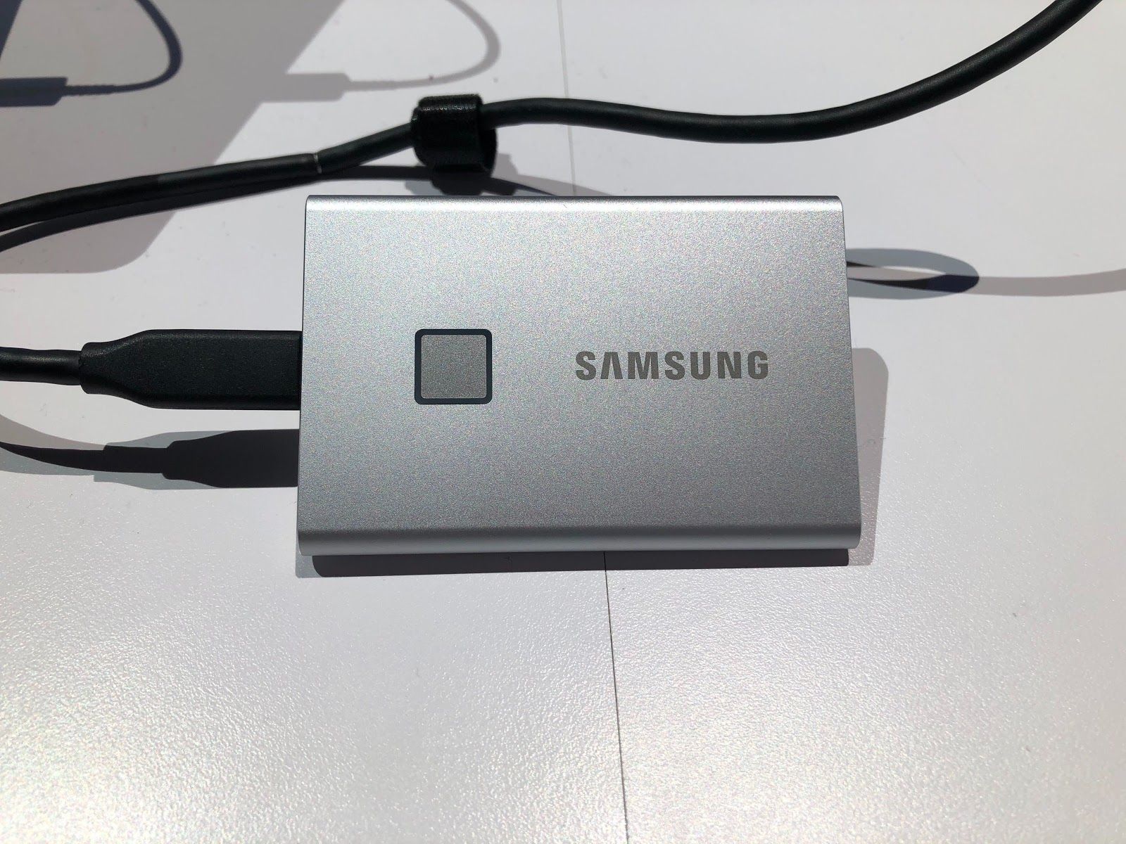Samsung　SSD T7 Touch 2T 新品 Amazon.com: Samsung T7 Touch Portable SSD 2TB,up to 1050MB/s
