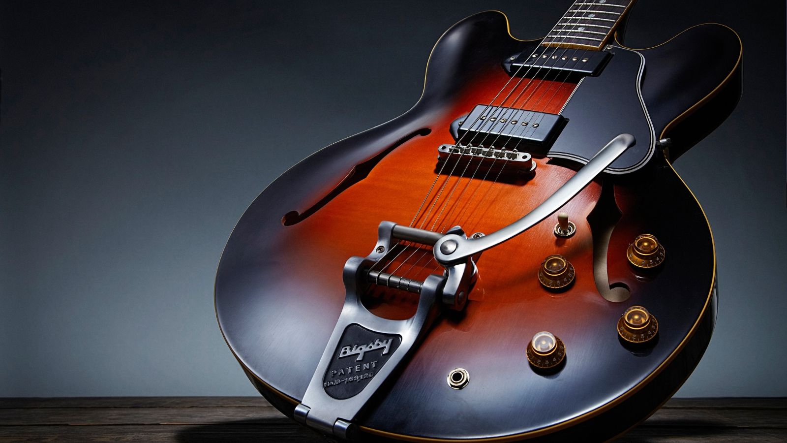 THE ENCYCLOPEDIA OF JAZZ GUITAR アート・デザイン・音楽