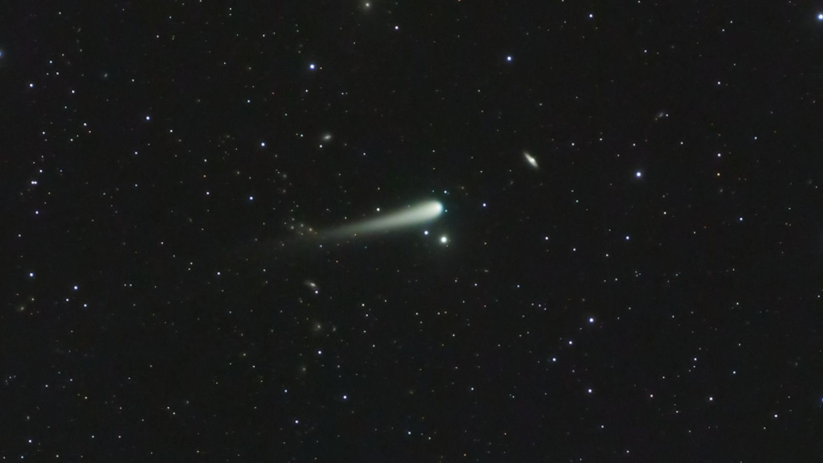 ベース Comet Brightening Comet 2023 A3 set to light up autumn sky