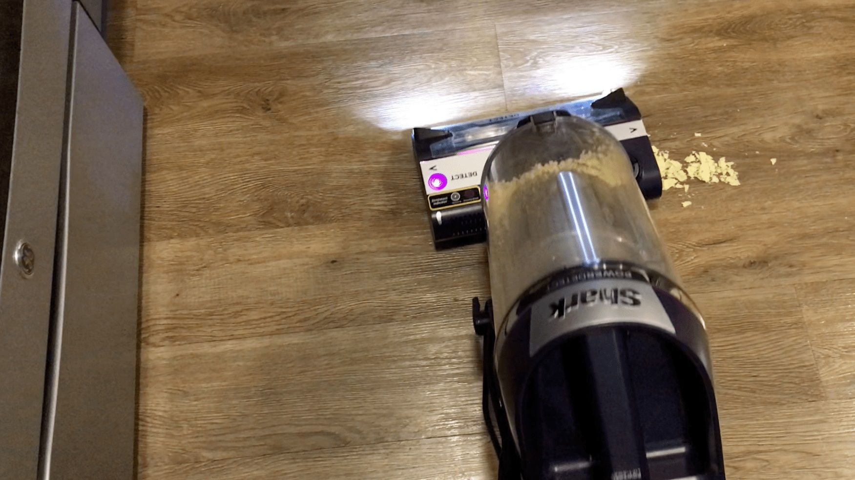 Shark AZ4002 PowerDetect Upright Vacuum review: Intuitive enough