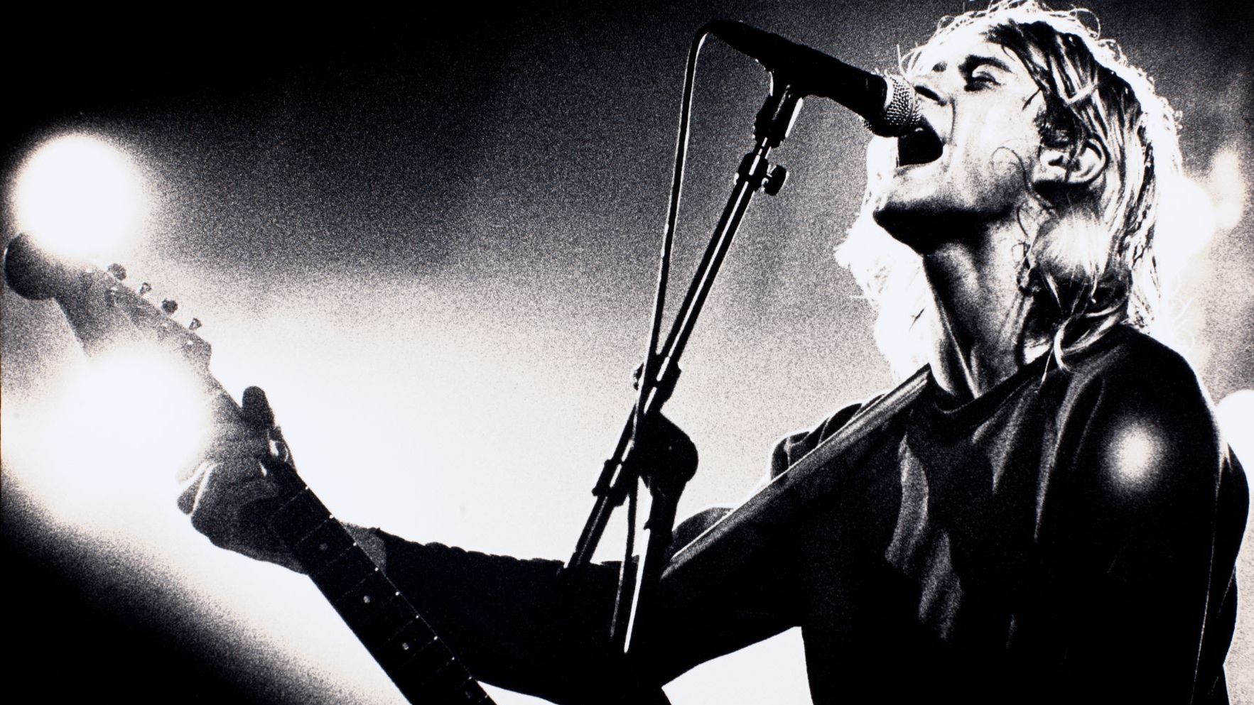 Watch Kurt Cobain Slay Amsterdam's Paradiso Club as Nirvana