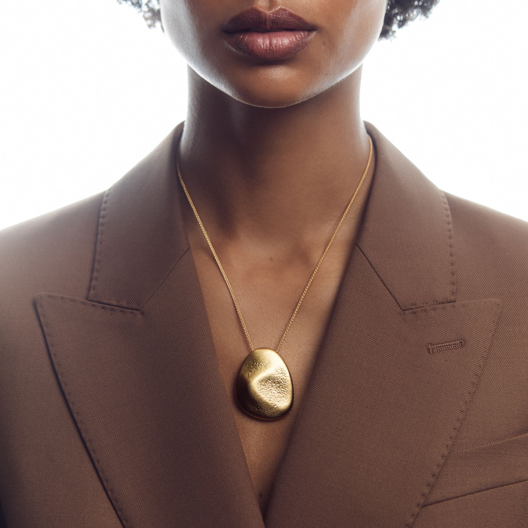 Tone Textured Pebble Pendant Necklace in Gold