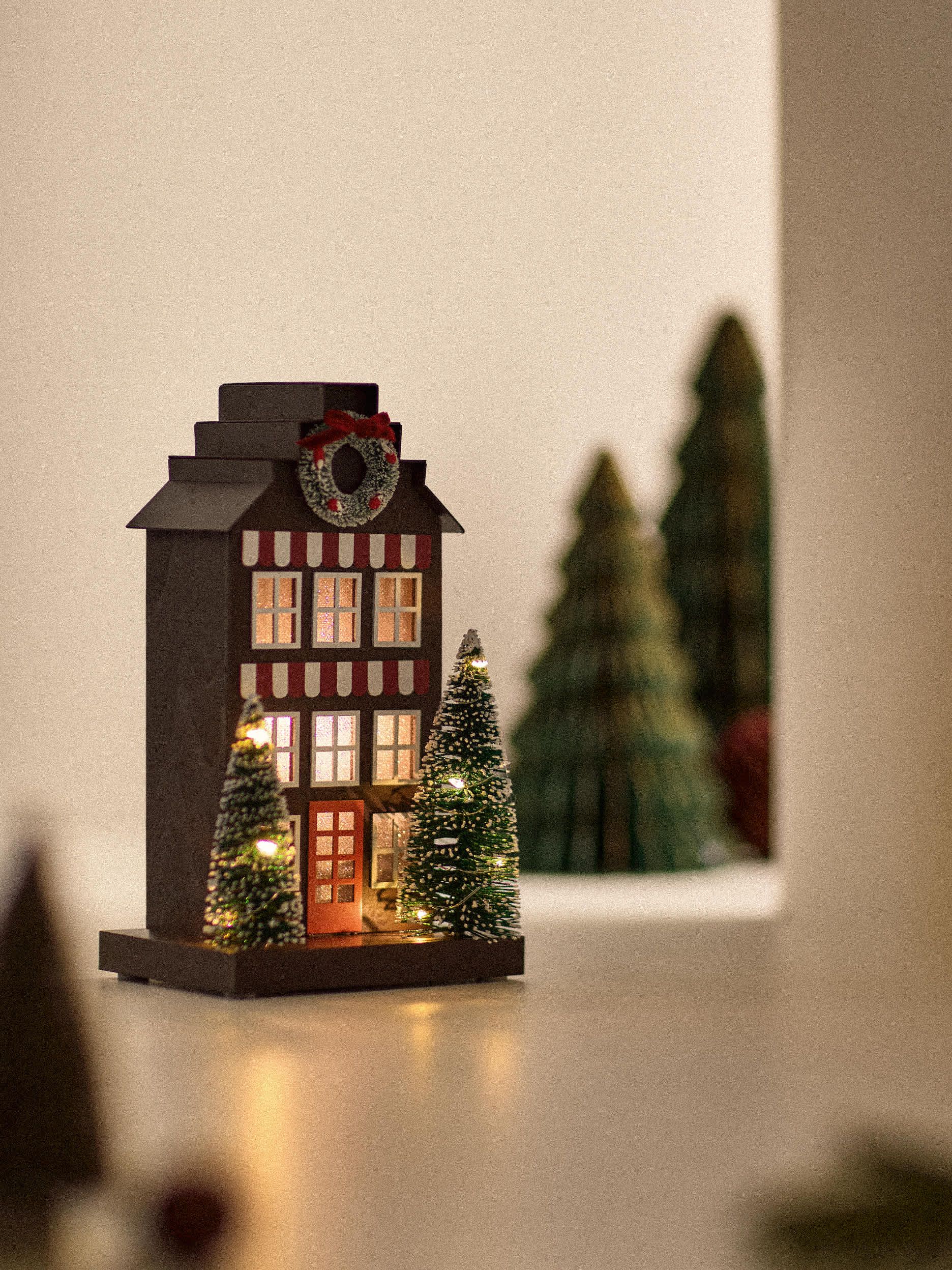 Light Up Wood House Room Decoration
