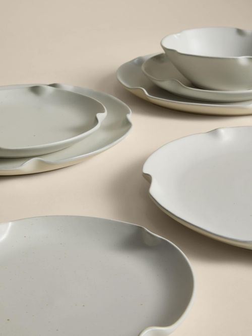 12 Piece Crimped Scallop Diner Set