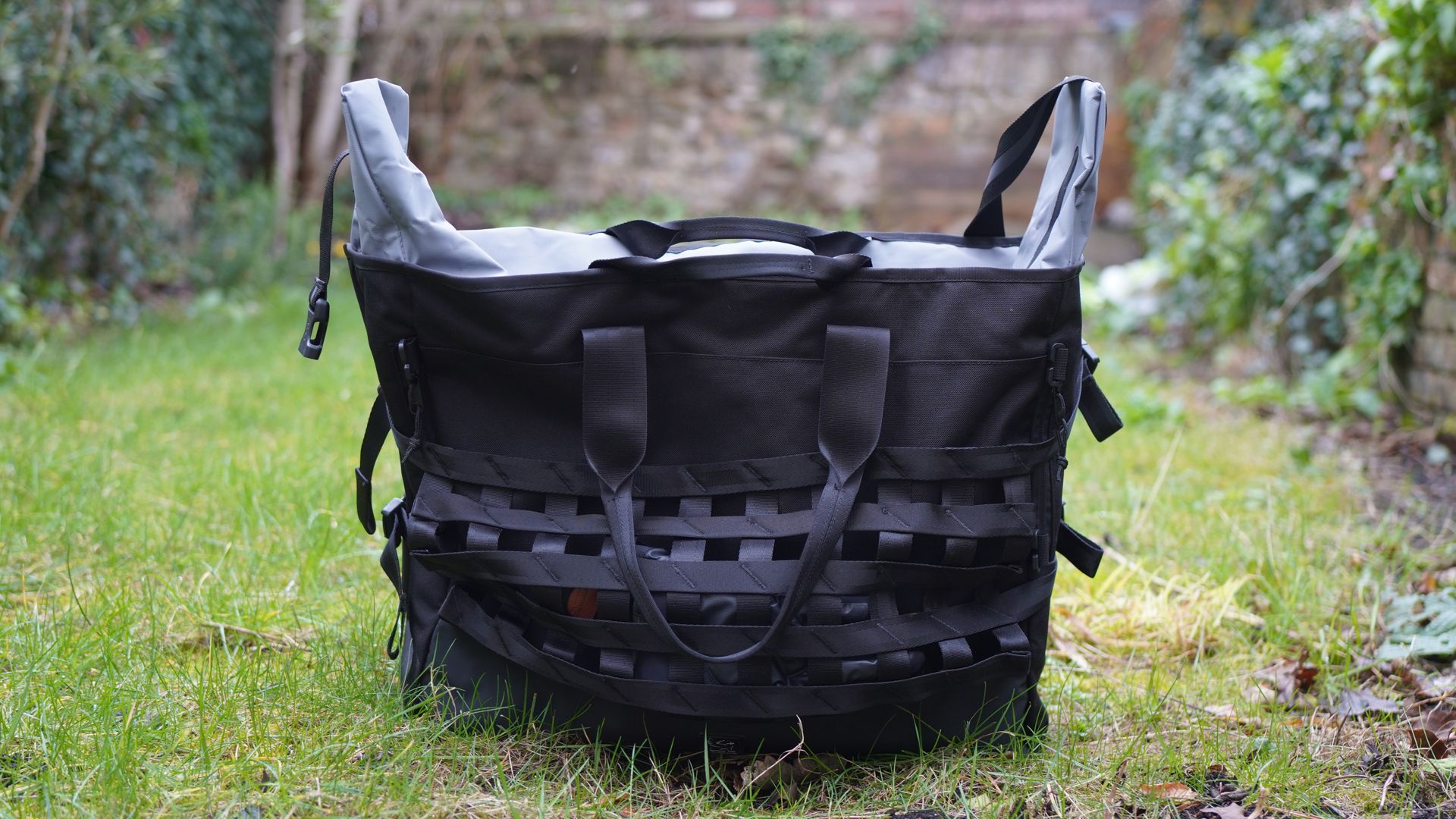 CHROME BARRAGE TOTE ブラック CHROME BARRAGE TOTE BLACK [クローム]