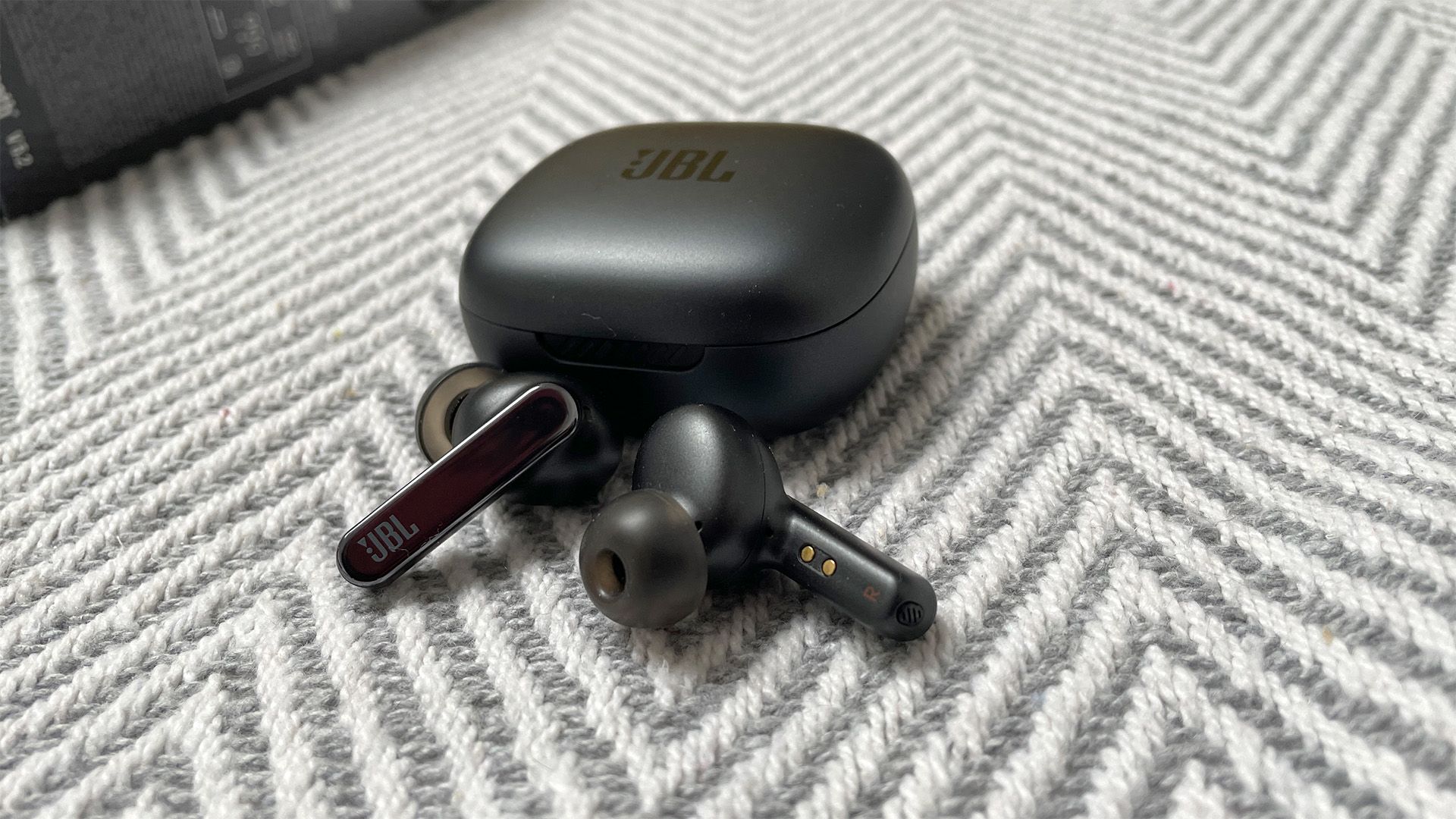 Amazon.com: JBL Live Pro 2 - True Wireless Noise Cancelling