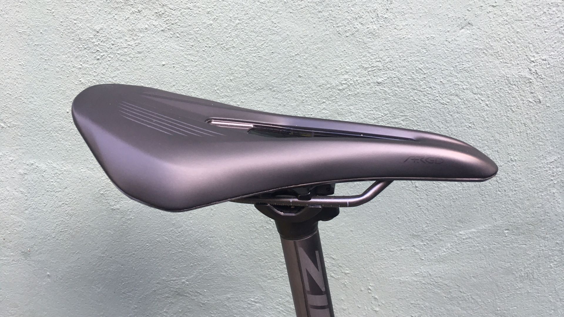フィジーク ARGO VENTO R3 KIUM 140mm Short nosed road racing saddle - Vento Argo - Fizik