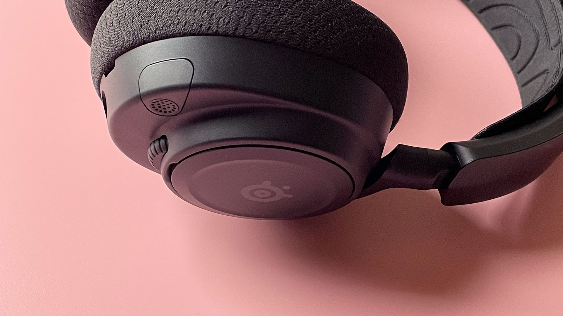 SteelSeries Arctis Nova 7 Wireless gaming headset review