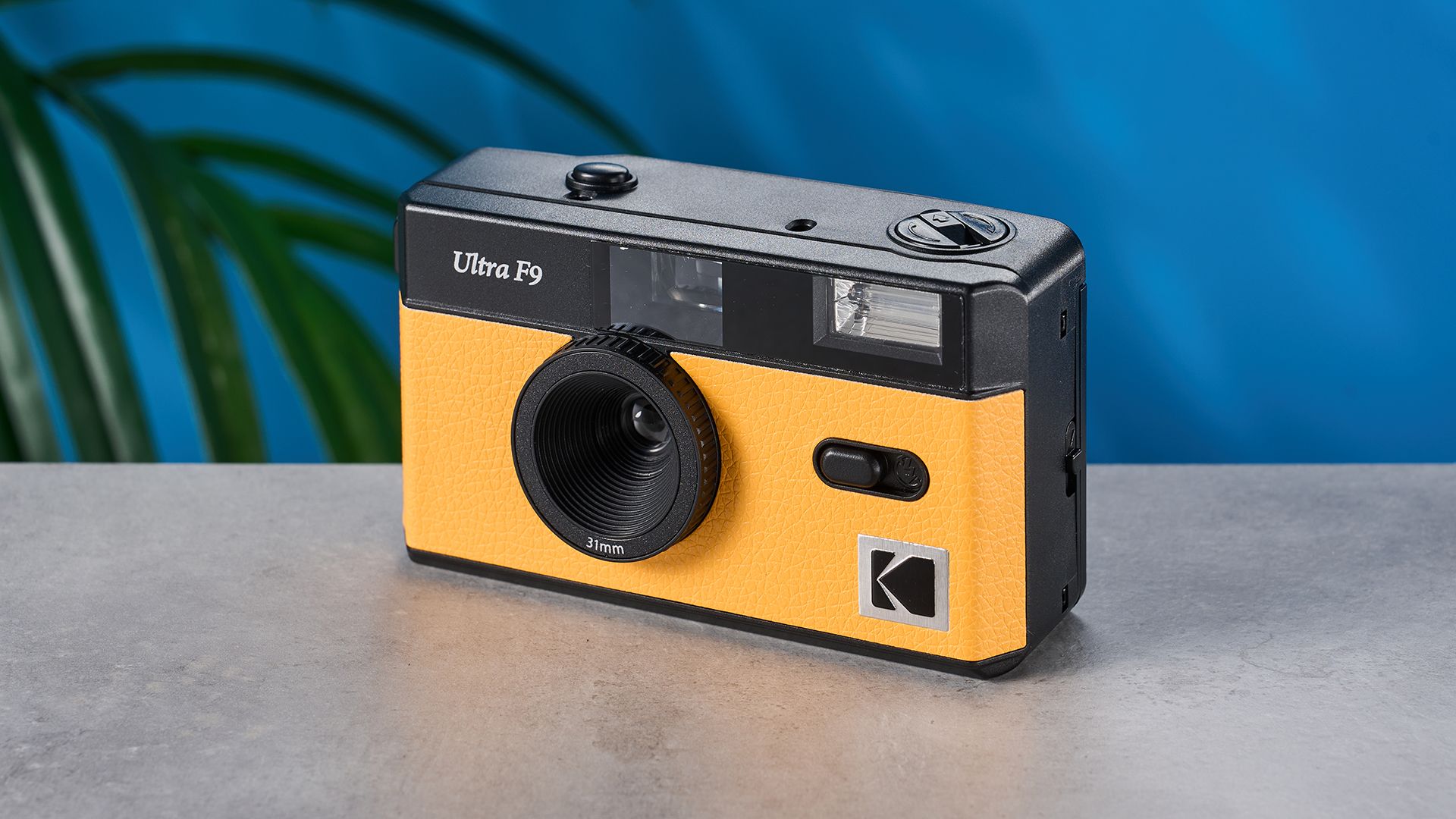 Rolleimatic フィルムカメラ Rollei's Cheap and Odd New Compact Camera Has Two Built-in
