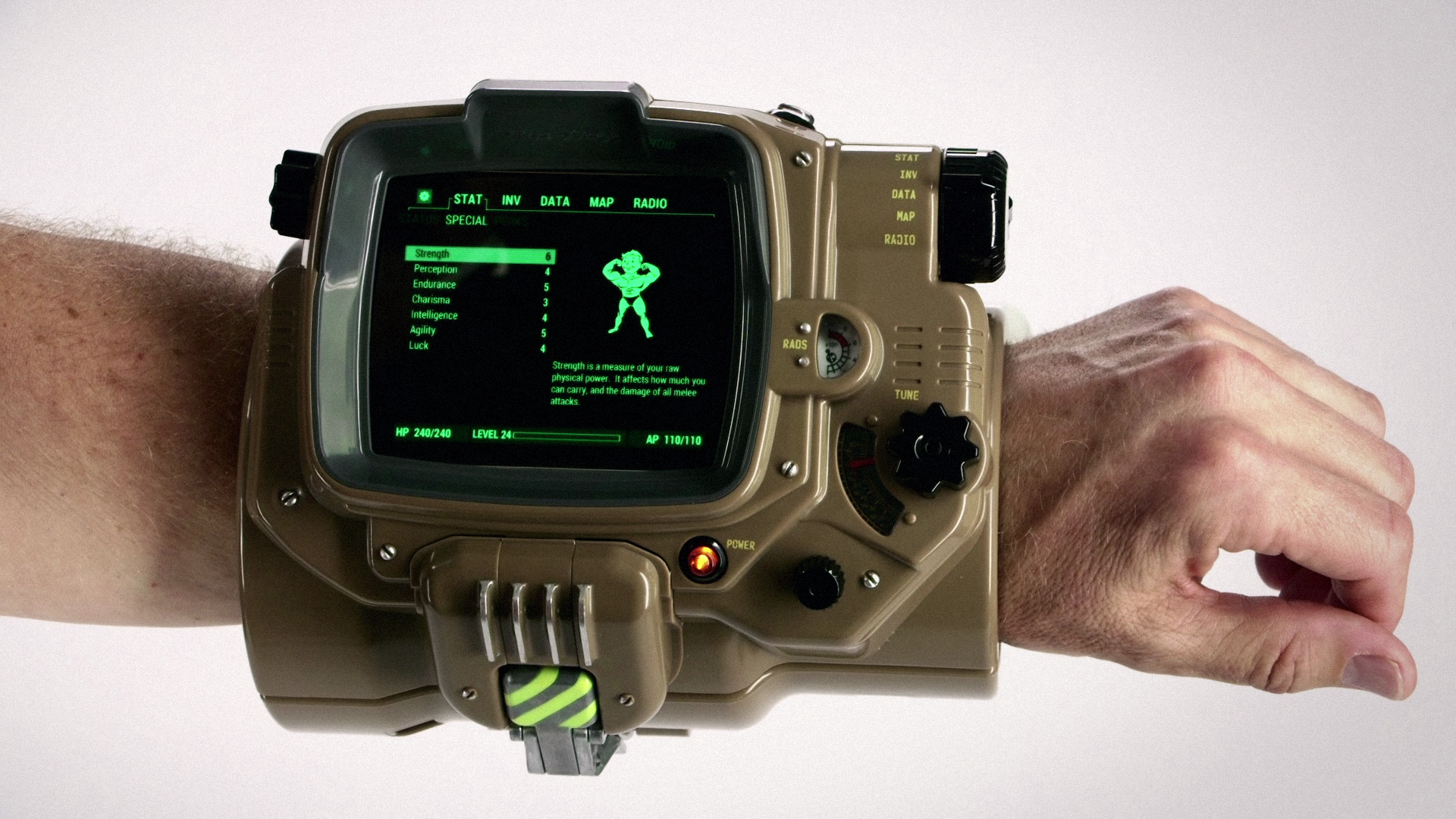 フォールアウト4 Fallout4 Pip Boy Edition Fallout 4 Collector's Edition comes with a real Pip-Boy that you