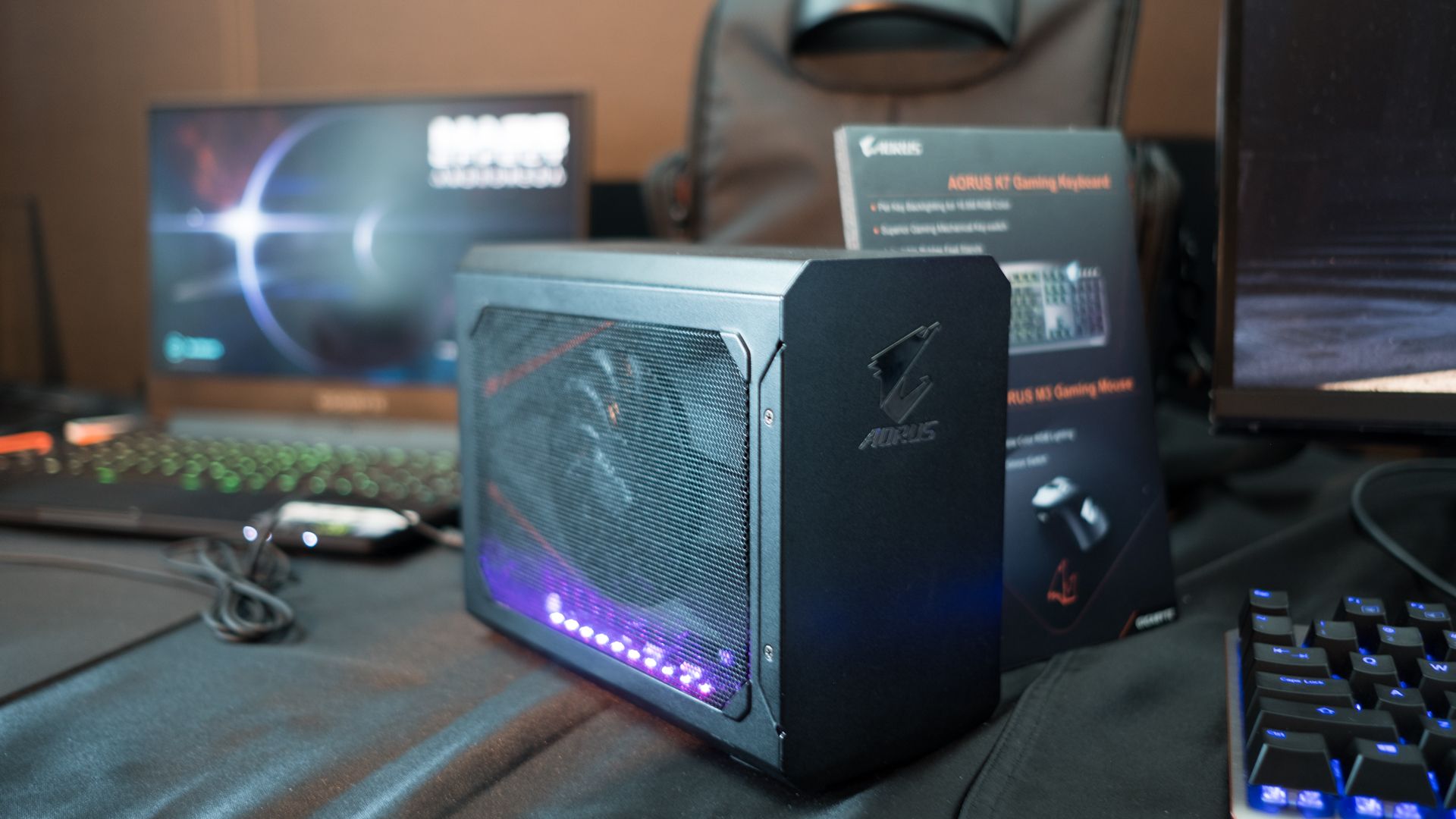 ミニPC AORUS GAMING BOX EGPU 2070 AORUS RTX 2070 GAMING BOX｜AORUS - GIGABYTE USA