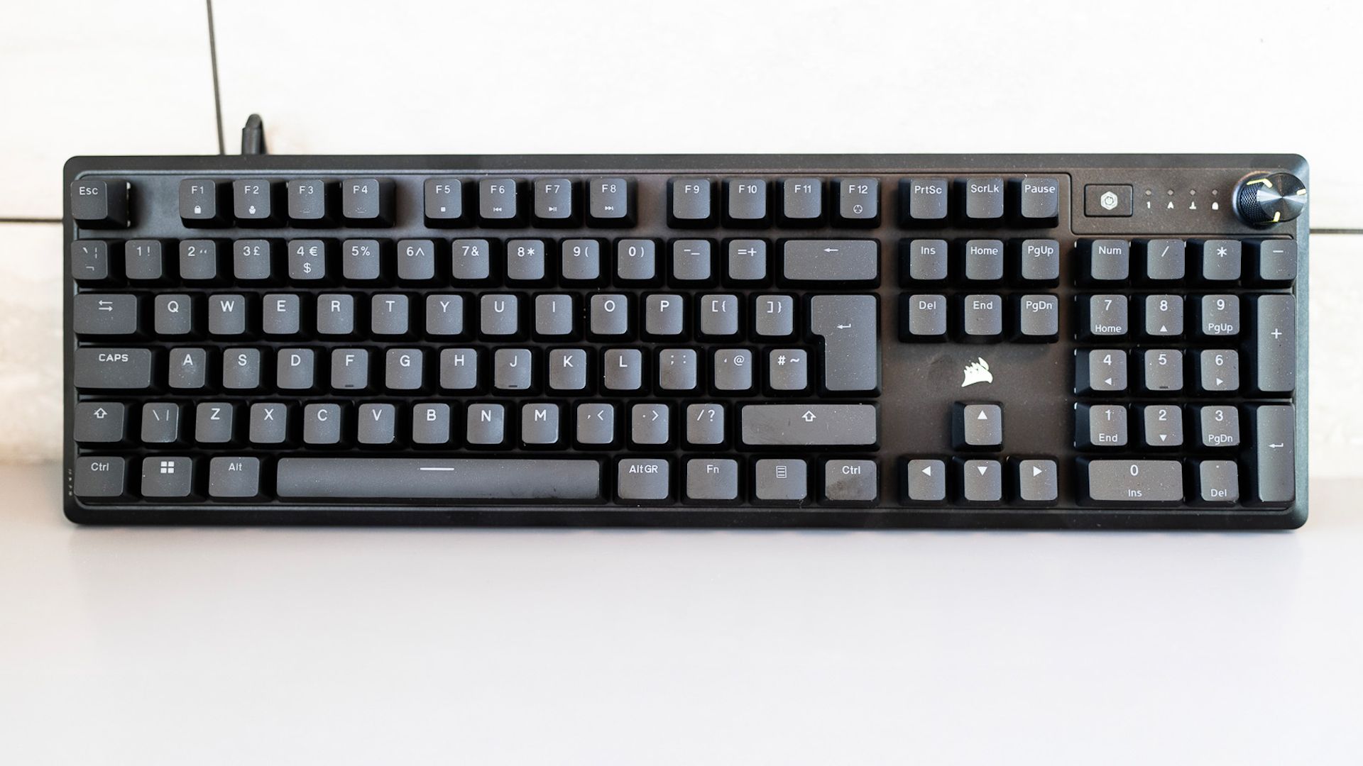 CORSAIRのk70 Amazon.com: Corsair K70 CORE TKL RGB Tenkeyless Mechanical