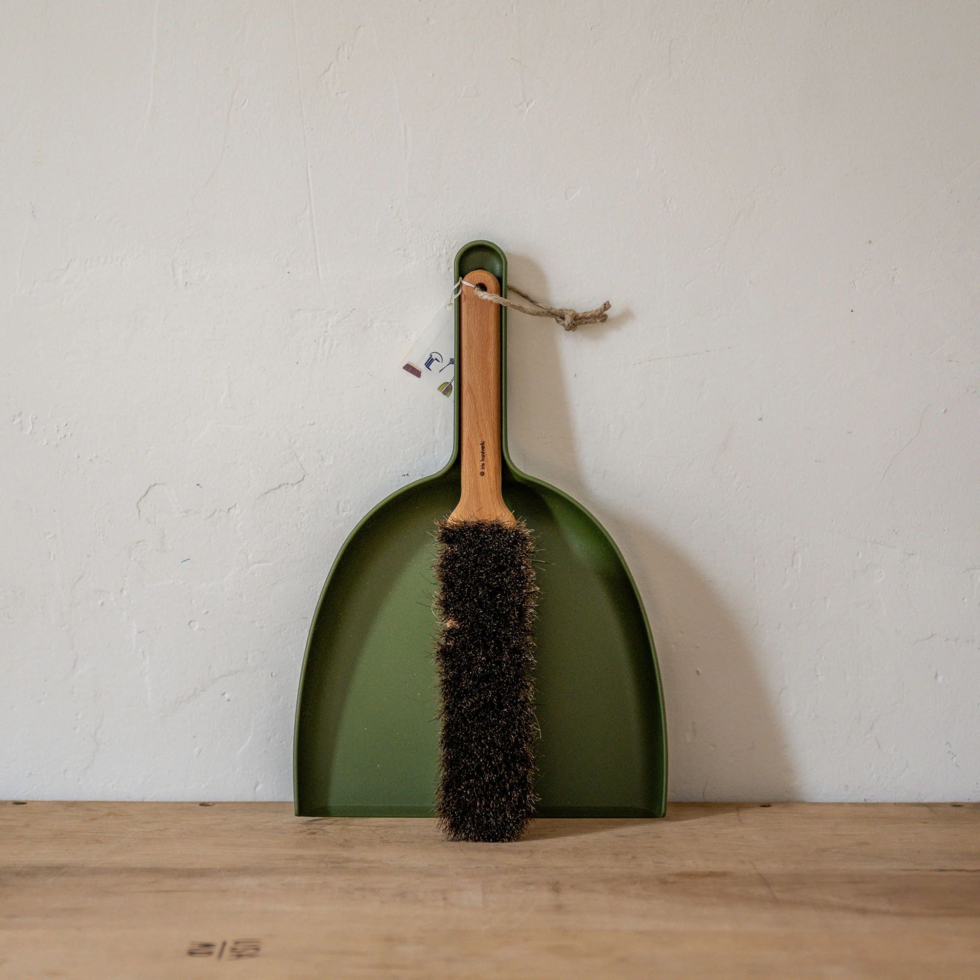 Iris Hantverk, Broom and Dustpan Set Short
