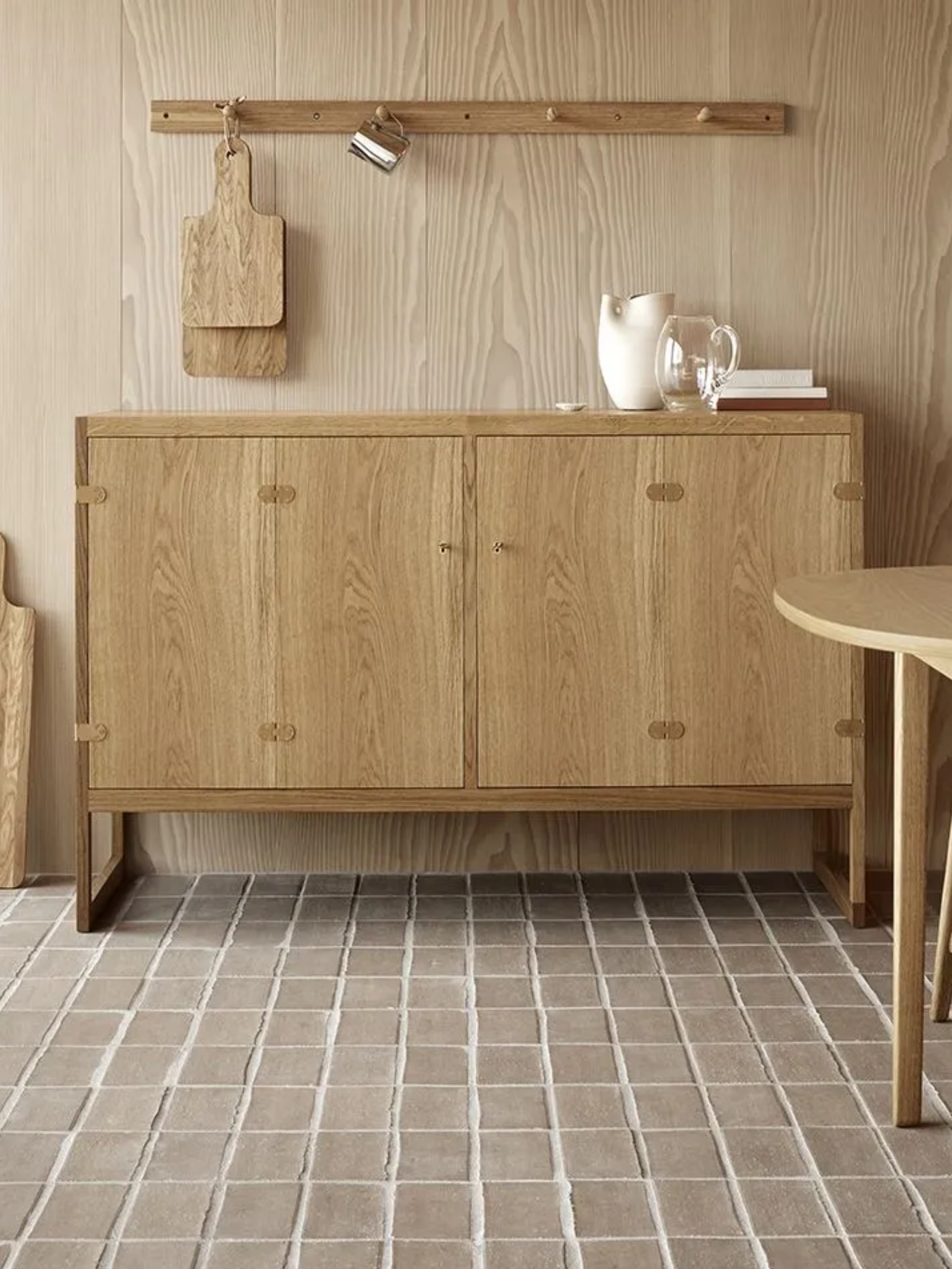 Bm0057 Cabinet Oiled Oak