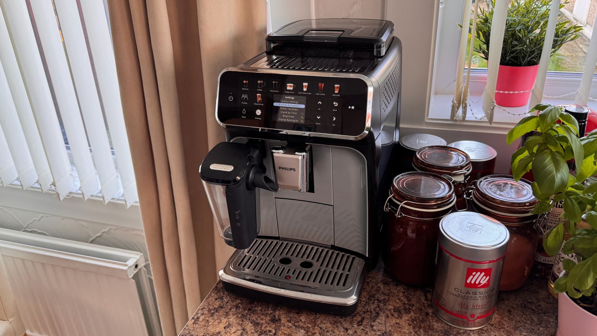 Philips Series 5500 LatteGo EP5546/70 Coffee Machine review