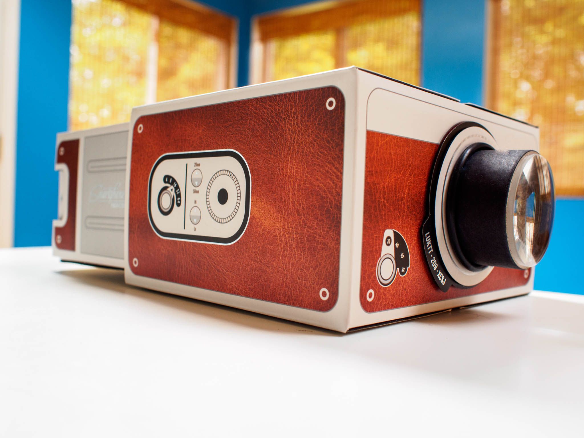 中古】Luckies of London Ltd USLUKPRO2 Smartphone Projector 2.0