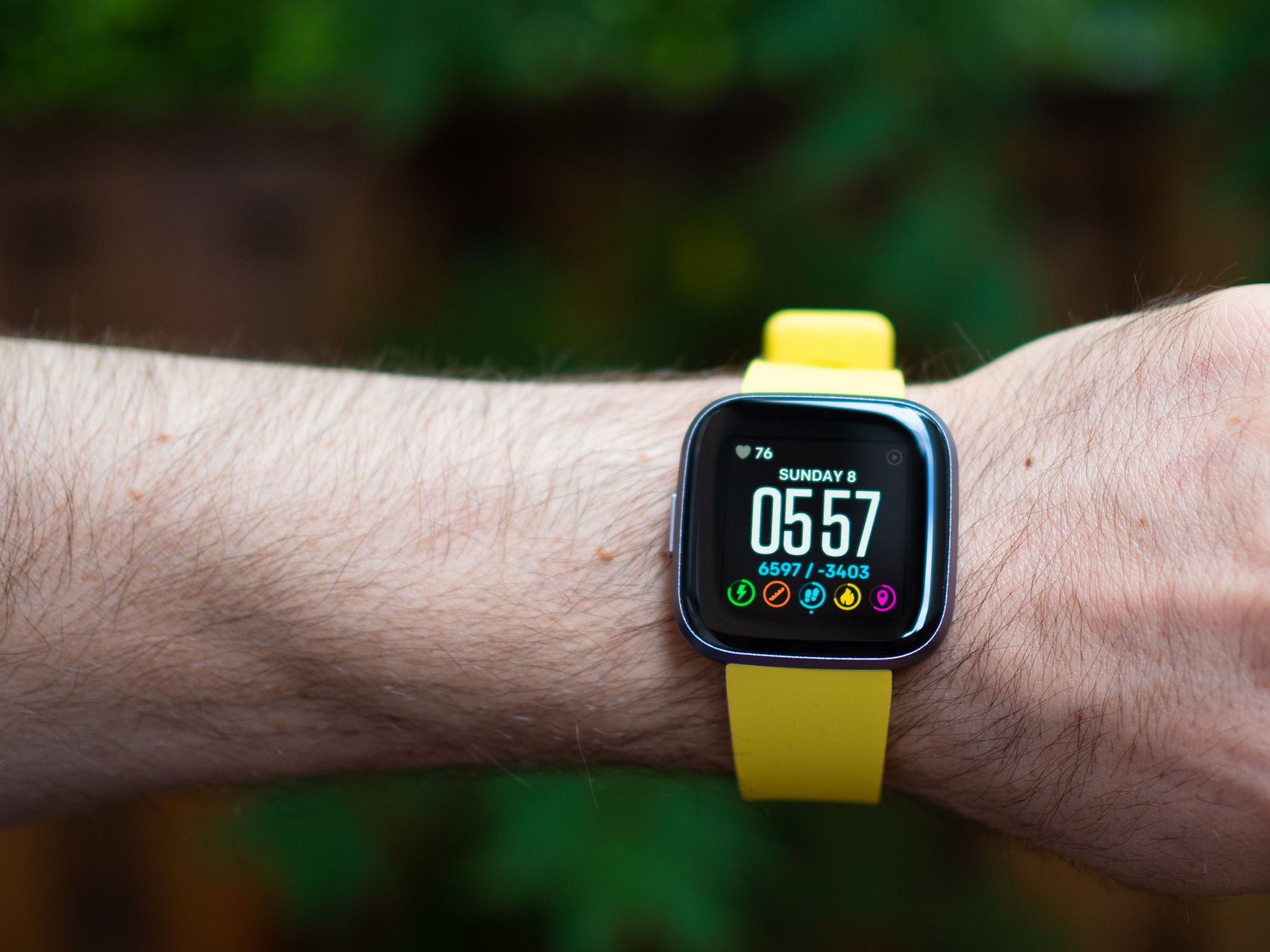 Fitbitバーサ2 Fitbit Versa 2 Health & Fitness Smartwatch, Black Carbon
