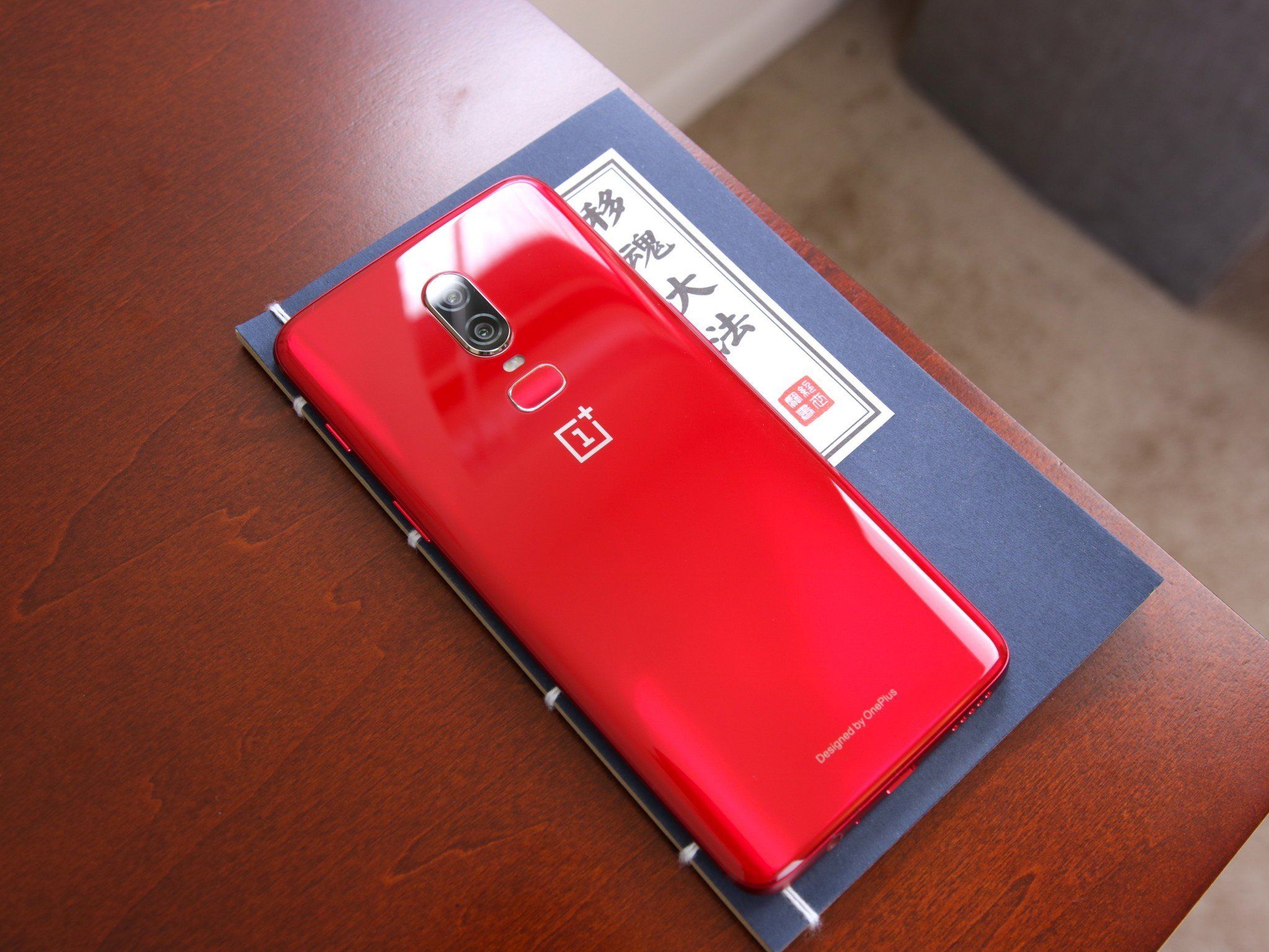 mamoru 　OnePlus 6  8GB/128GB レッド ZEmPdnSfkz6NfuXAJ4AvvQ.jpg