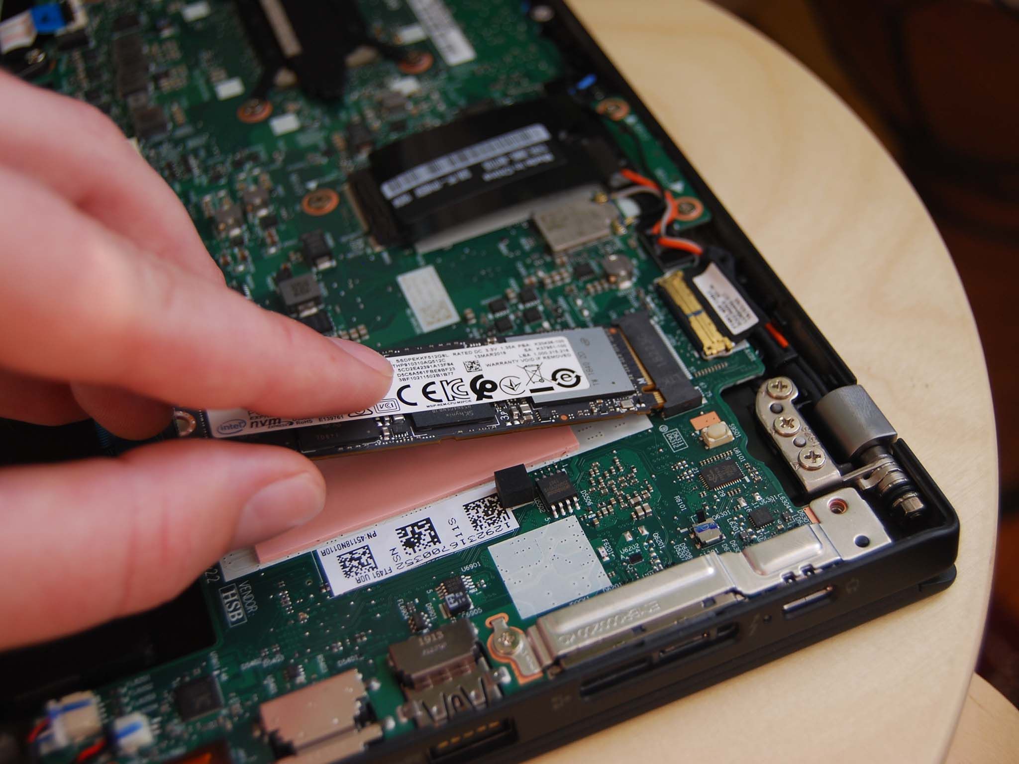 lenovo　ThinkPad T490s　メモリ16GB　SSD Lenovo ThinkPad T490s | Thin, light, & packed with features