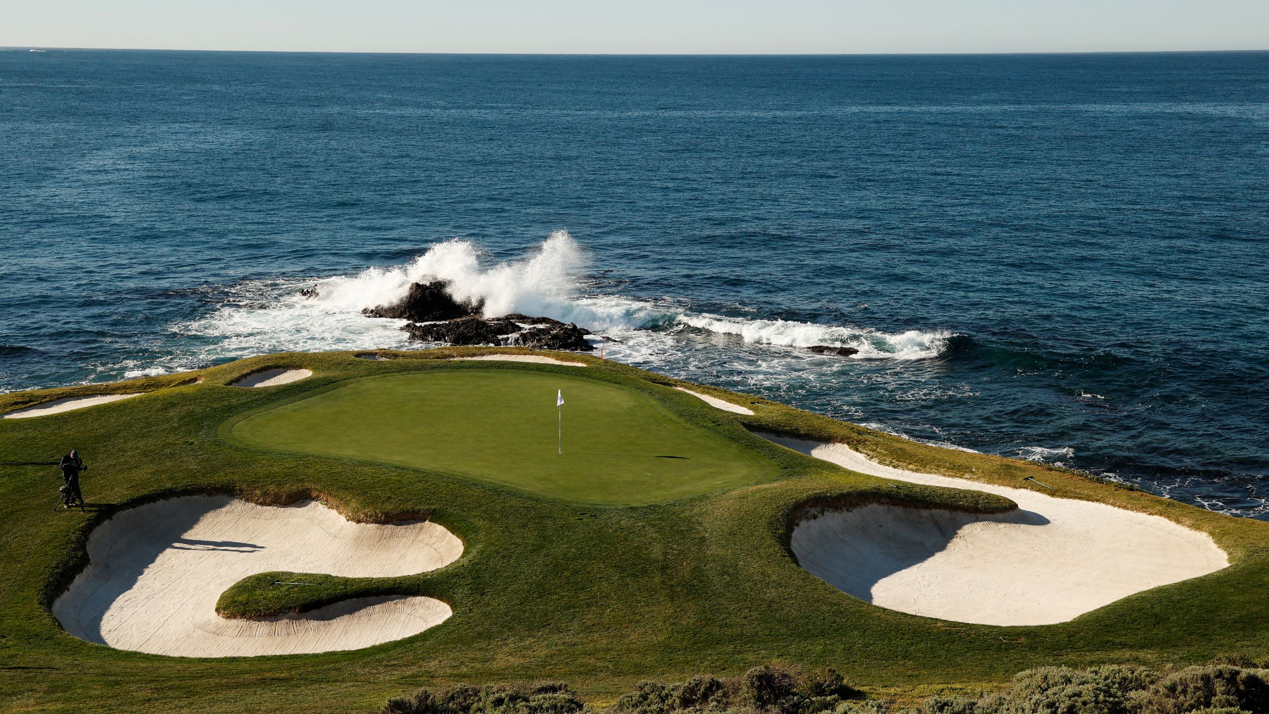 『pebble beach-seventh hole』ピーター・エレンショウ作 The 7th Hole at Pebble Beach: From Unfit to Unforgettable