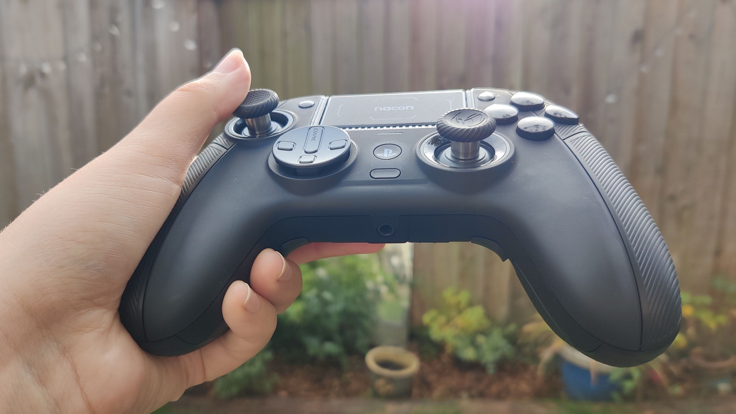 nacon controller ナコン　コントローラー　ps4 PS5 pc PS5/PS4/PC用コントローラー“NACON REVOLUTION 5 PRO”レビュー