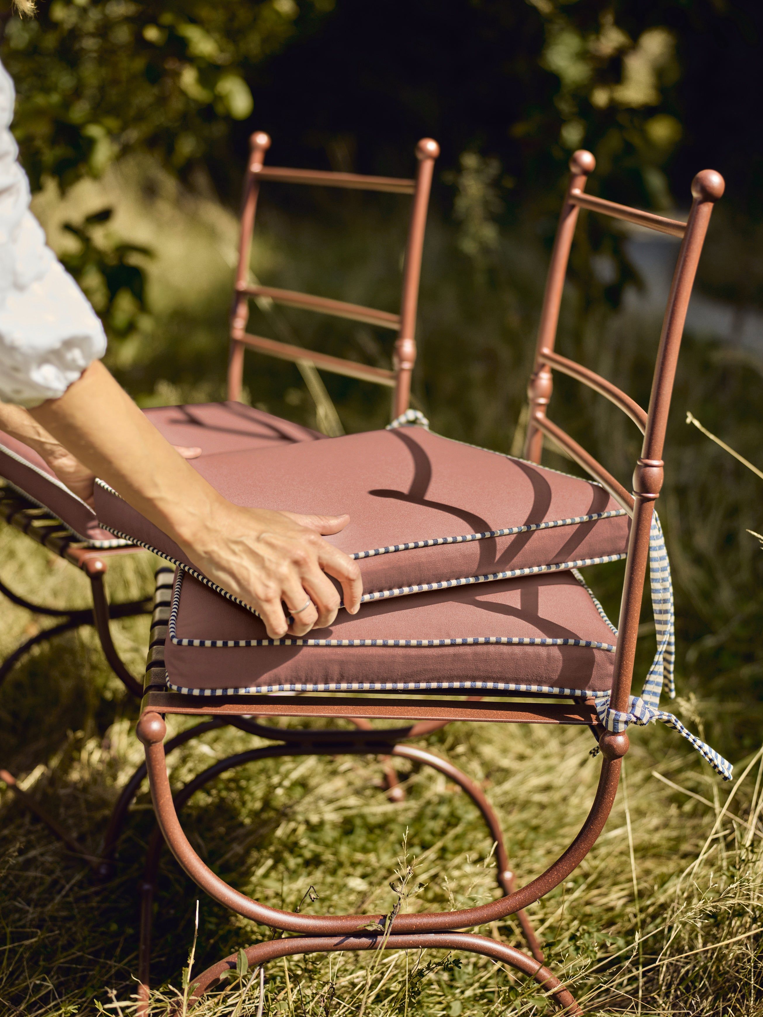 Sorrel Garden Bistro Chair Cushion, Terracotta Rose