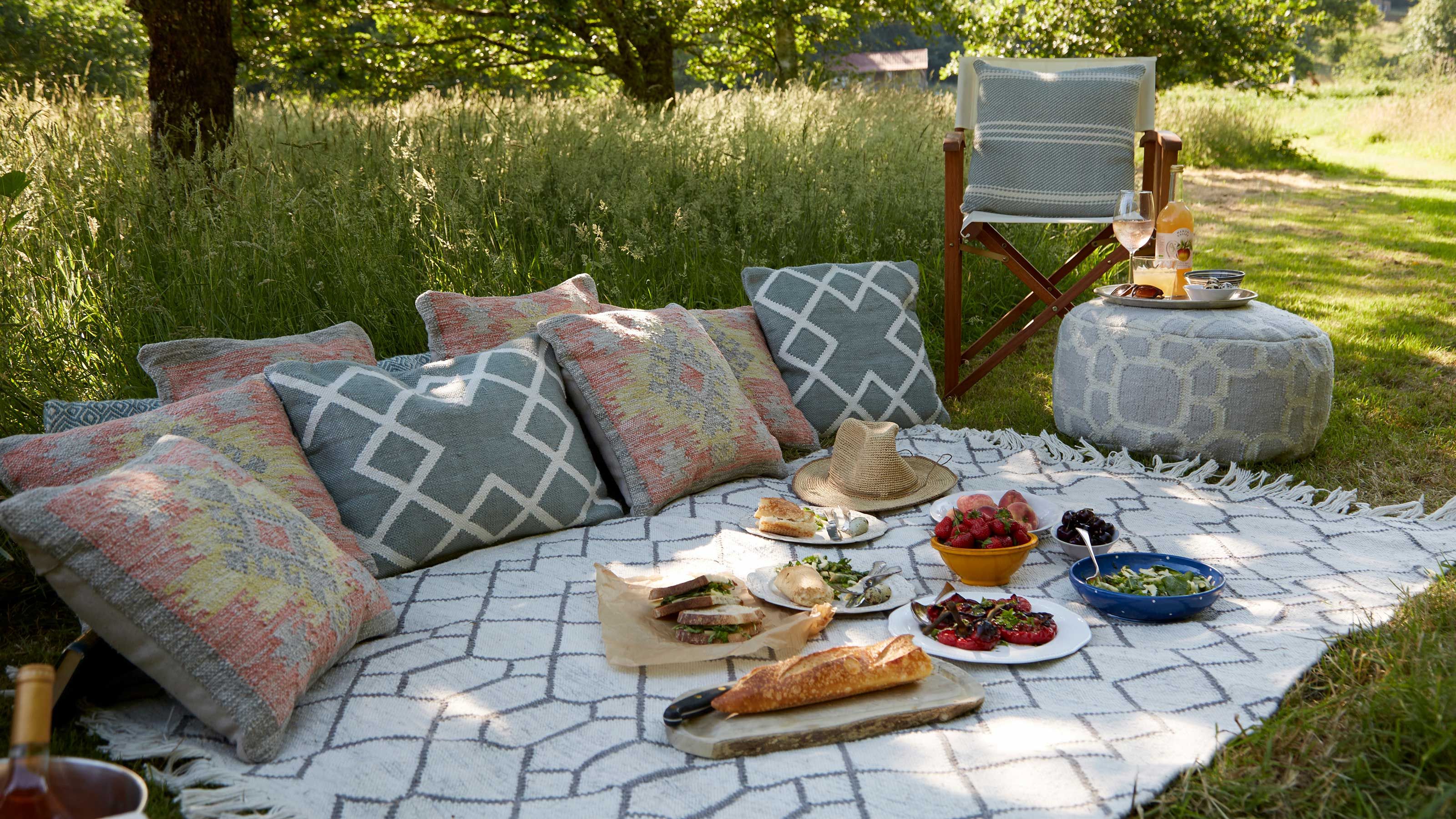 Garden picnic ideas: 11 ways to enjoy laid-back dining | Gardeningetc