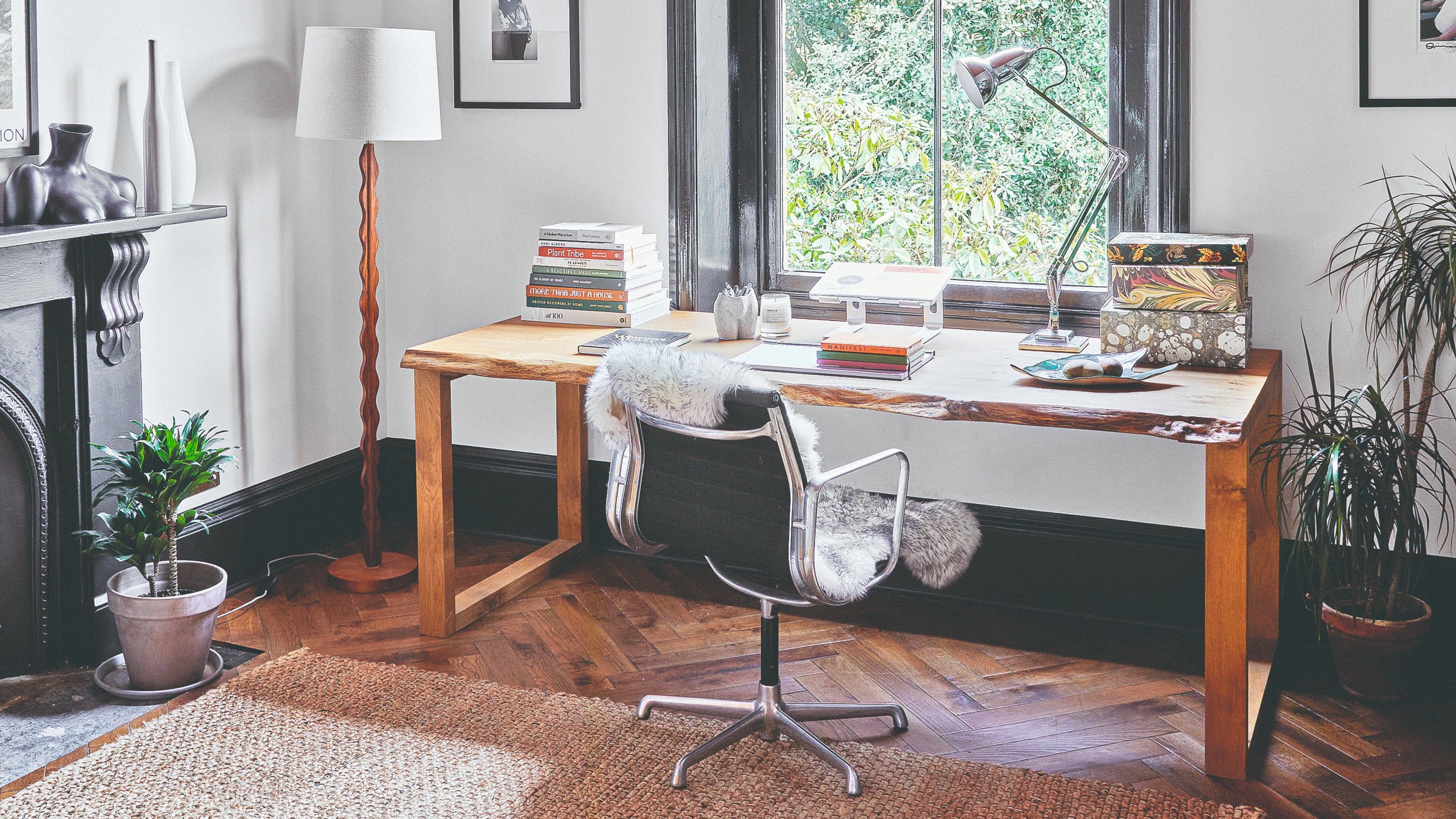 How to Improve Office Decor: Simple Tips for a Stunning Workspace